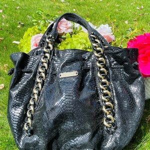 This Michael Kors bag is so comfortable and beautiful at the same time🌸